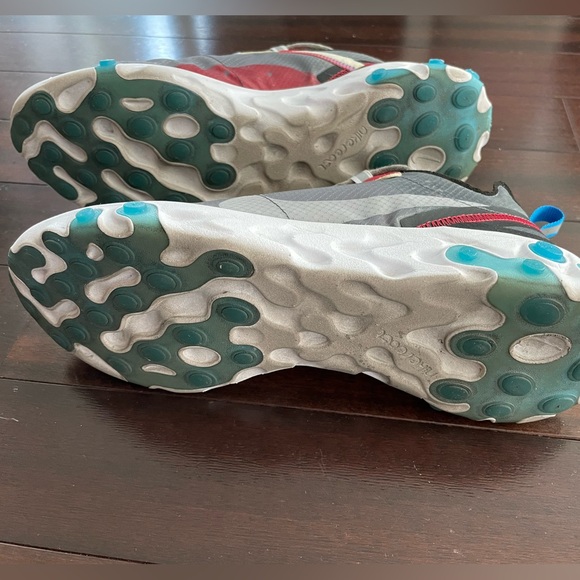 NIKE REACT ELEMENT 87
DARK GREY/PURE PLATINUM - Picture 4 of 6